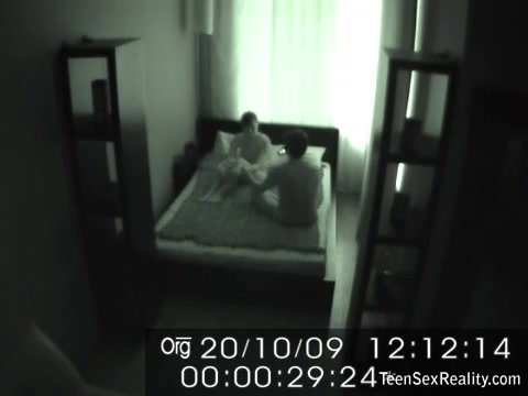 Скрытая камера в спальне молодых фиксирует пылкую страсть порно порно