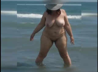 Сракастая на море порно